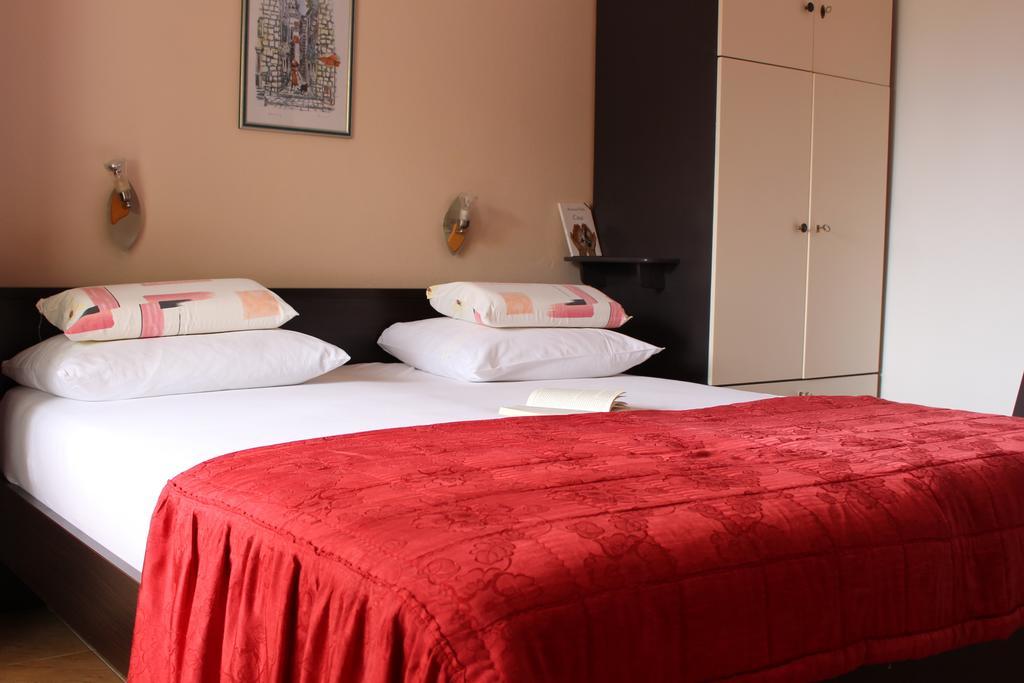 M&r Spadina * Vodice