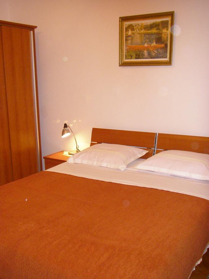 M&r Spadina Apartment